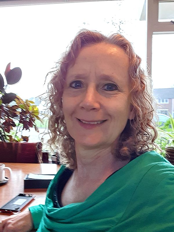 Gwen-Konings-Blij-Binnen-Aan-Werktafel
